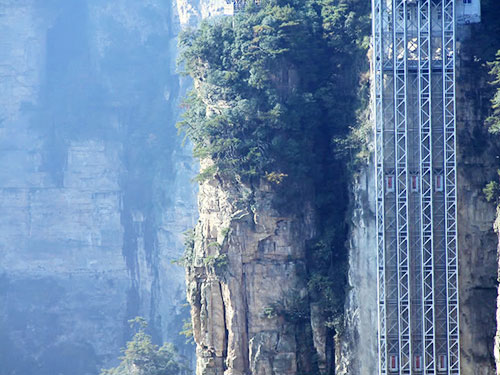 B1線：張家(jiā)界森(sēn)林(lín)公園+鳳凰古城(chéng)3天2晚浪漫遊