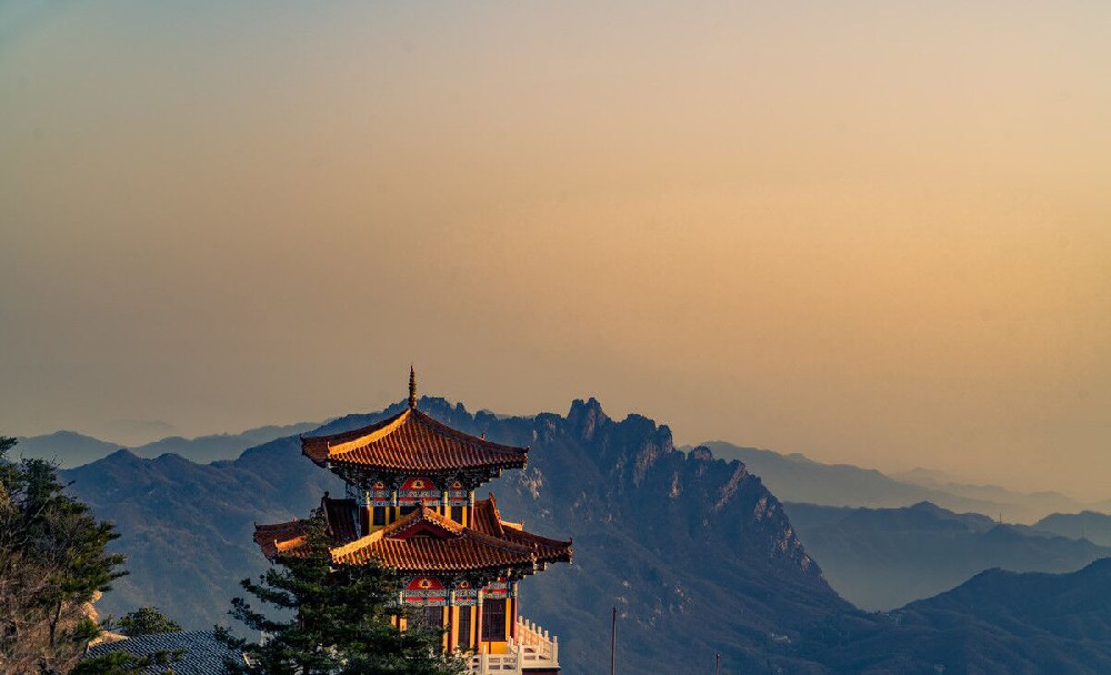 洛陽嵩縣白(bái)雲山(shān)景區(qū)（洛陽市(shì)嵩縣白(bái)雲山(shān)好(hǎo)看(kàn)嗎(ma)）