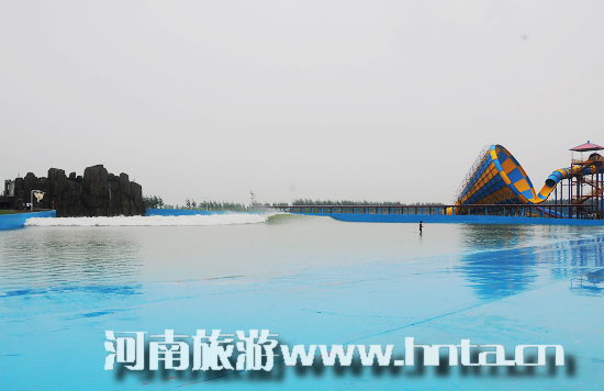 焦作(zuò)博愛(ài)日(rì)月(yuè)潭水(shuǐ)上(shàng)樂(yuè)園門(mén)票(piào)價格 圖片展 簡介（河(hé)南(nán)博愛(ài)月(yuè)山(shān)寺風(fēng)景區(qū)）