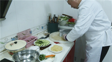 固始：手作(zuò)皮絲味道(dào)俏 非遺文(wén)化(huà)萬家(jiā)傳（固始縣皮影(yǐng)戲在線播放(fàng)）