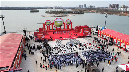 周口淮陽：千年(nián)古廟會(huì) 滿滿“年(nián)輕範兒(ér)”（淮陽廟會(huì)能(néng)免費(fèi)擺攤嘛）