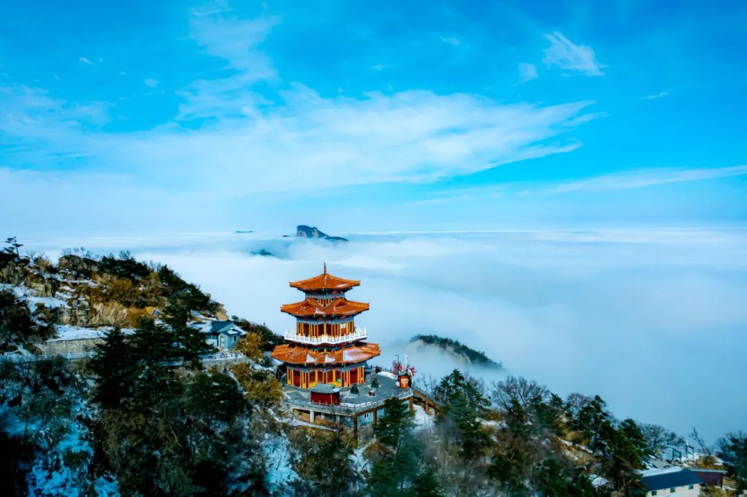 這(zhè)裡(lǐ)有(yǒu)一(yī)場(chǎng)日(rì)出雲海(hǎi)，市(shì)區(qū)出發自(zì)駕3h直達！（日(rì)出雲海(hǎi)景點）