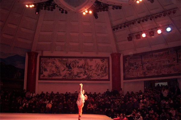 少(shǎo)林(lín)寺功夫介紹_去(qù)少(shǎo)林(lín)寺旅遊看(kàn)少(shǎo)林(lín)功夫（少(shǎo)林(lín)寺都(dōu)會(huì)功夫嗎(ma)）